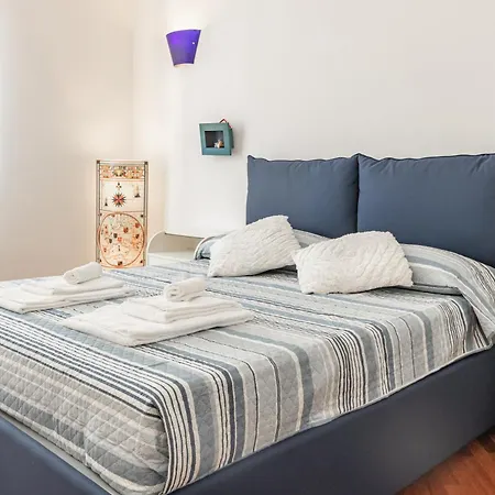 H11 Maison Bleu Centro - Ariston Apartment *